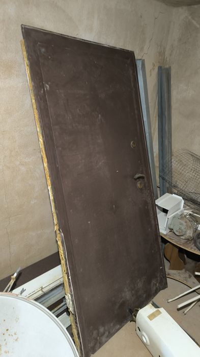 Двери входные металлические б/у