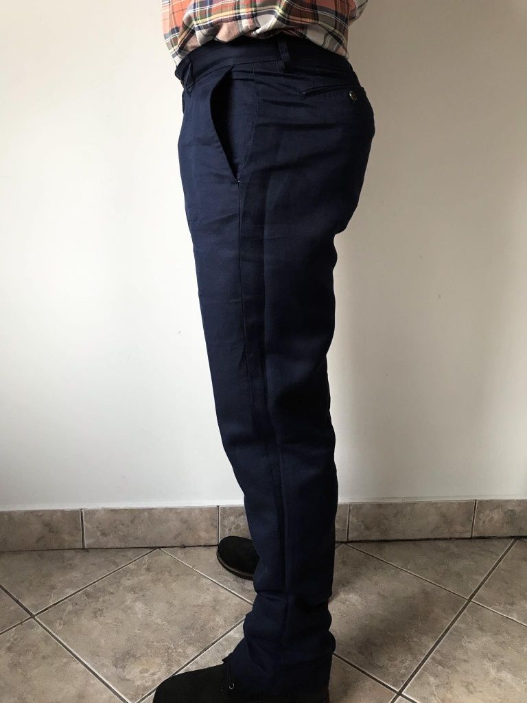 Ralph Lauren nowe spodnie męskie M 31/32
62%Len
Rozmiar:M 31/32
Kolor: