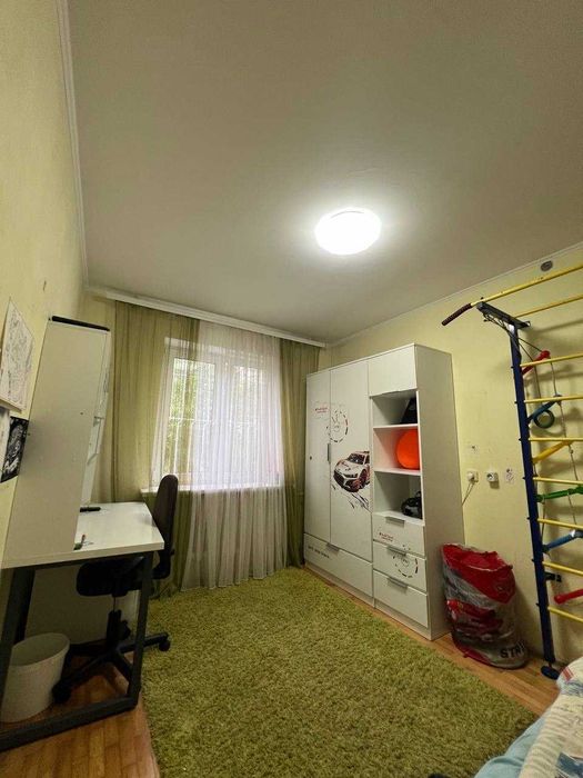 В продаже трехкомнатная квартира на Черемушках.