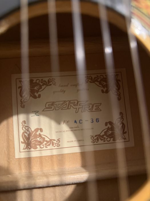 Guitarra semi usada (quase nova) com capa