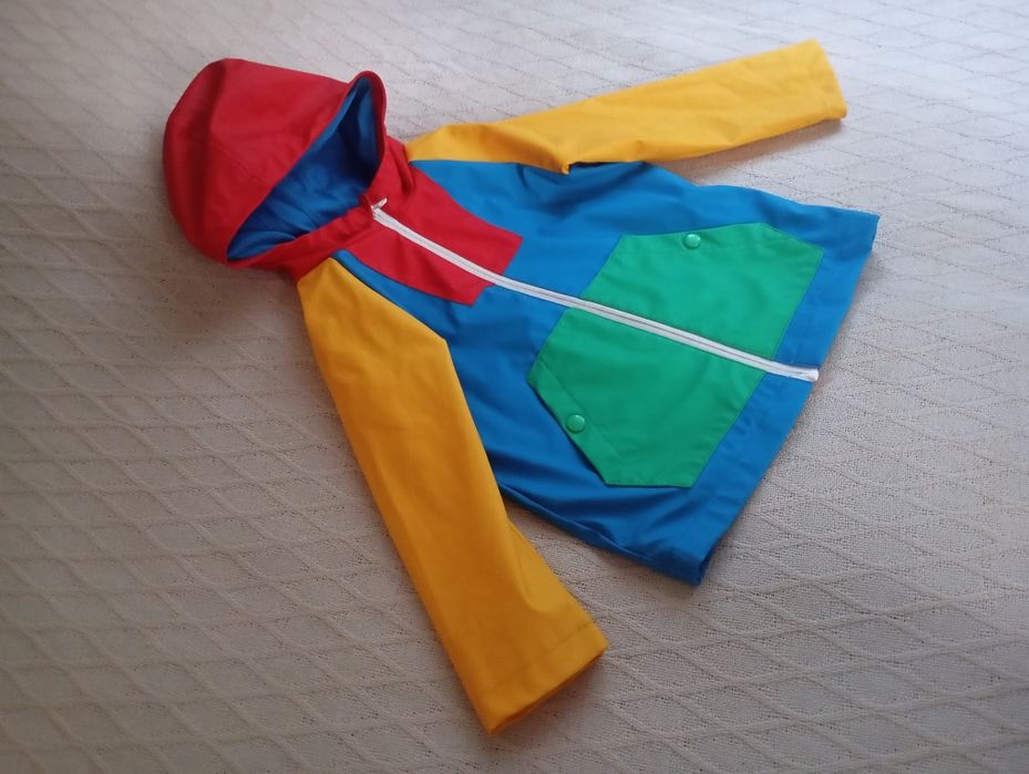 Jaskrawa przeciwdeszczowa kurtka 3-4L dla chłopca i dziewczynki