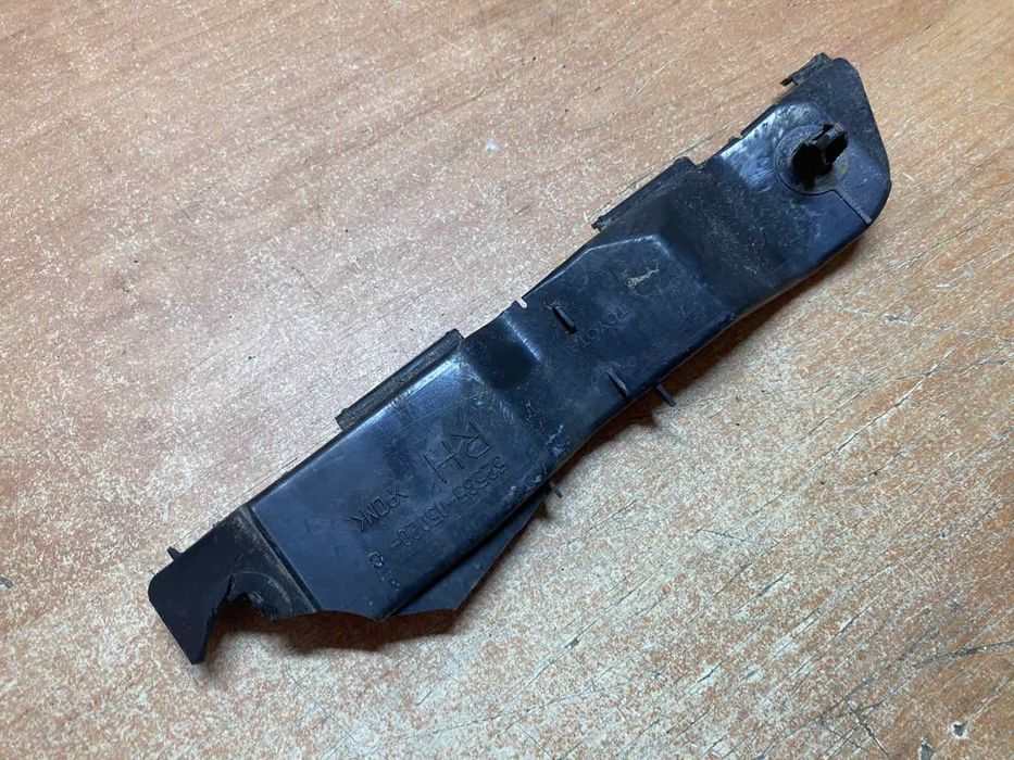 52535-05020  пепедні права направляюча пласмаса бампера Авенсіс Т25