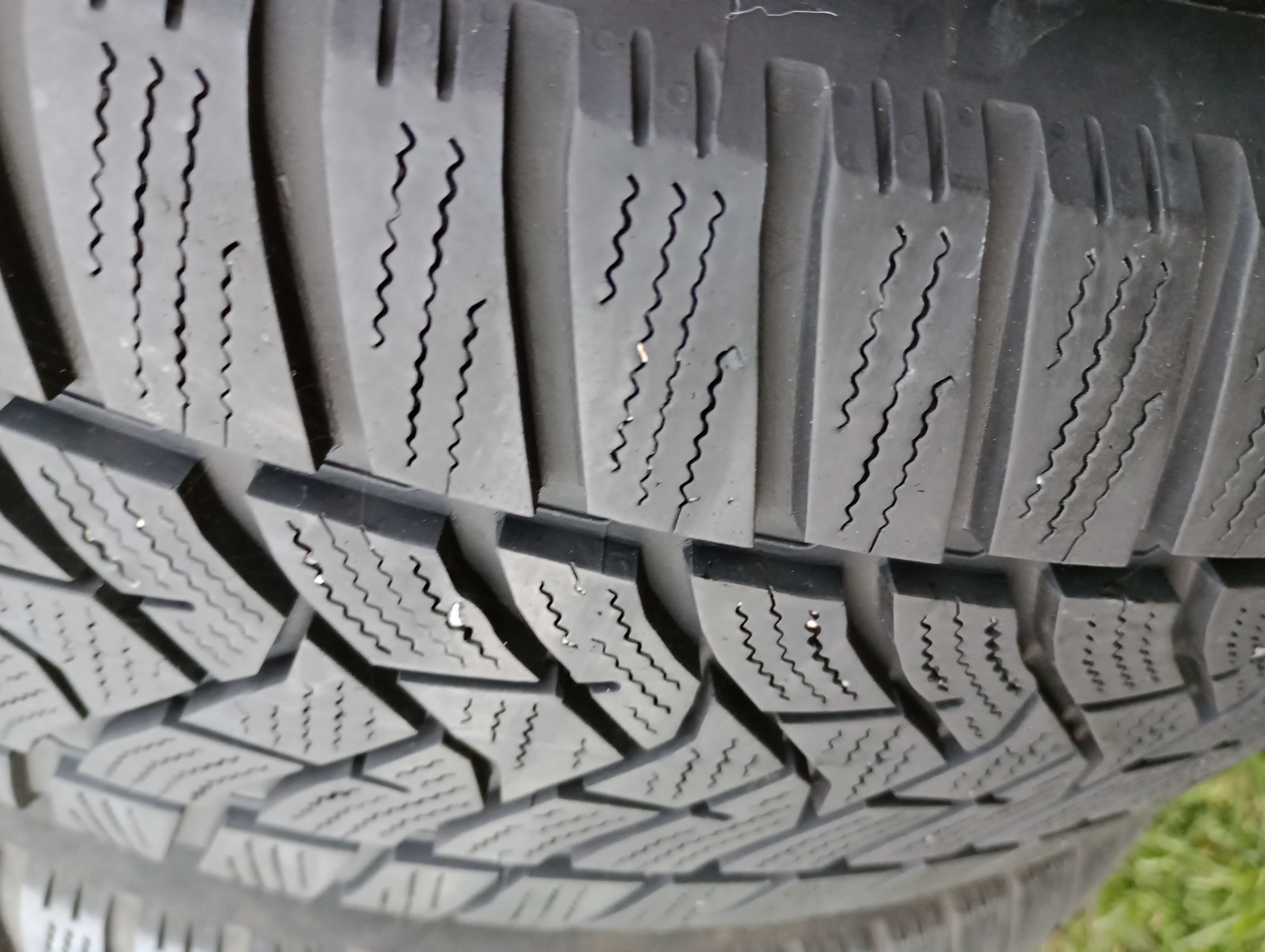 Opony zimowe 215x60 R16 DUNLOP zima 215/60/16 - komplet 4 sztuki