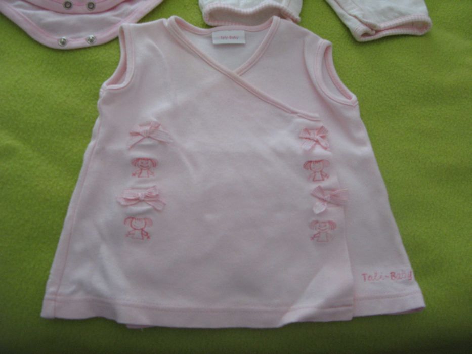 Roupa de bebé (menina) – 0 a 1 Mês: