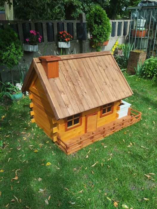 Drewniany młyn wodny na ogród