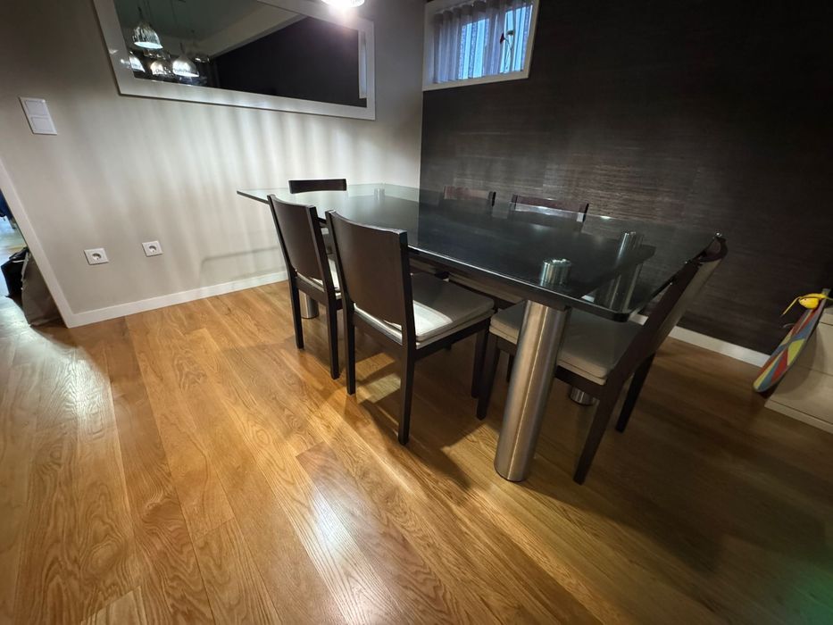 Mesa de jantar em vidro + cadeiras (URGENTE: motivo mudança)