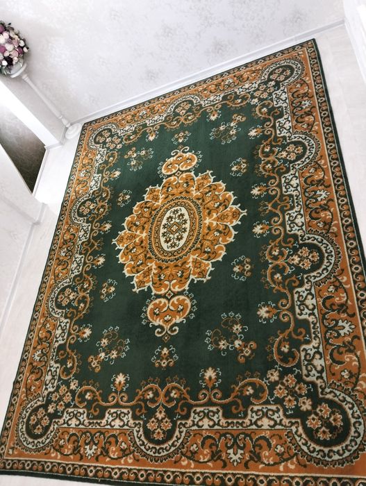 Великий килим розміром 3,35×2,45 гарної якості та в чудовому стані