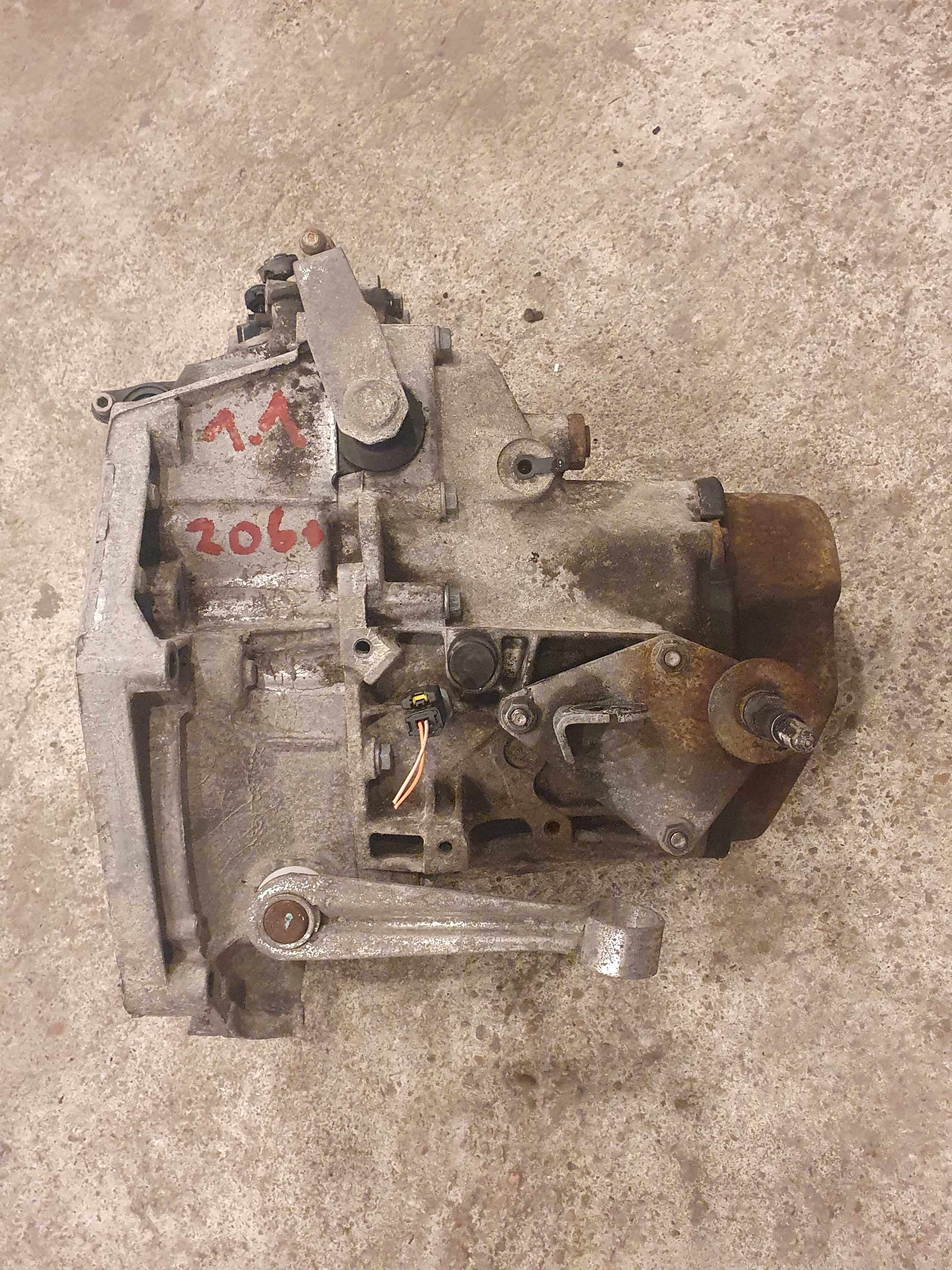 Skrzynia biegow Peugeot 206 + plus 1.1  sprawna