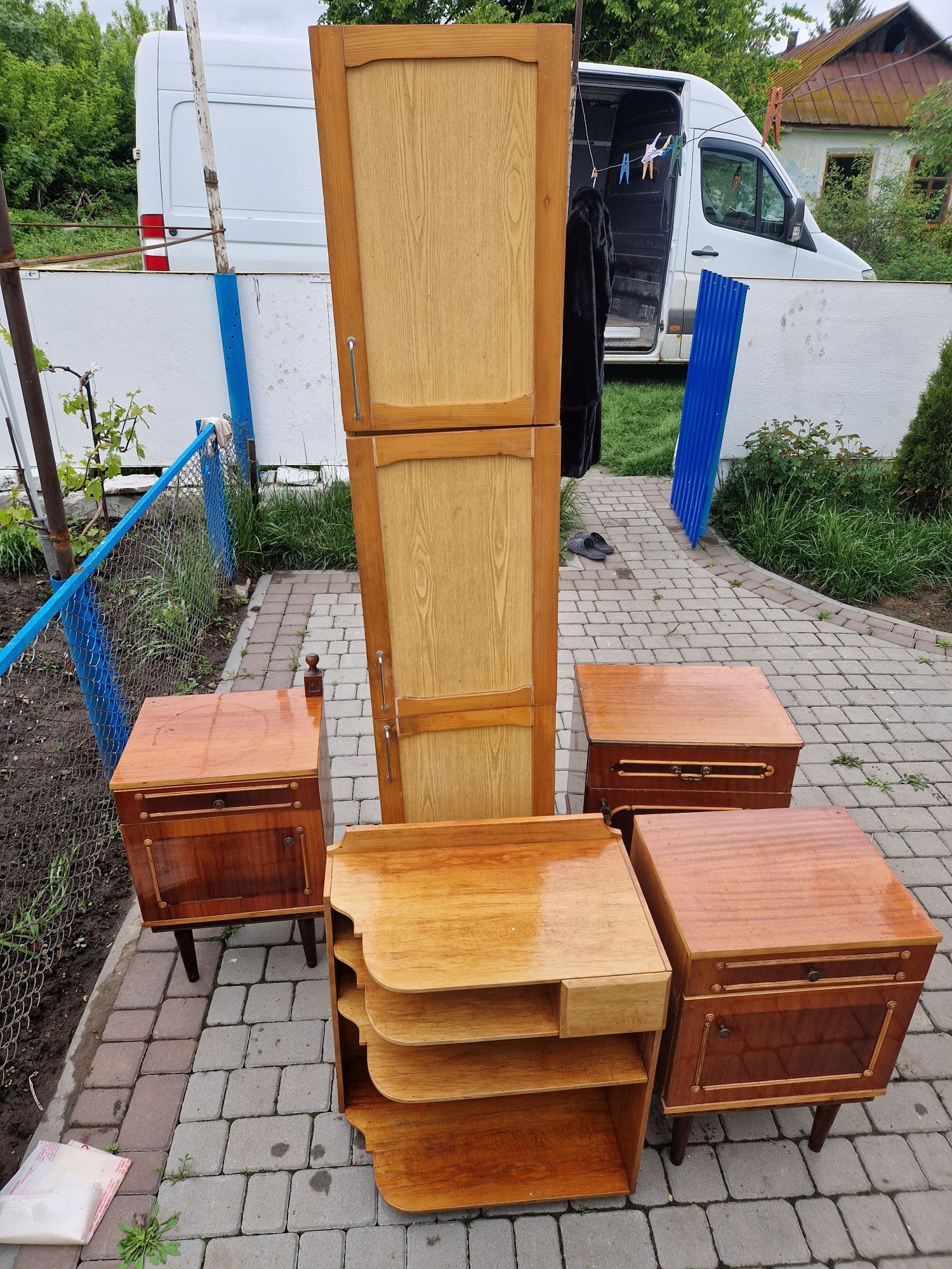 Тумбочки і шкафчик ( Недорого)