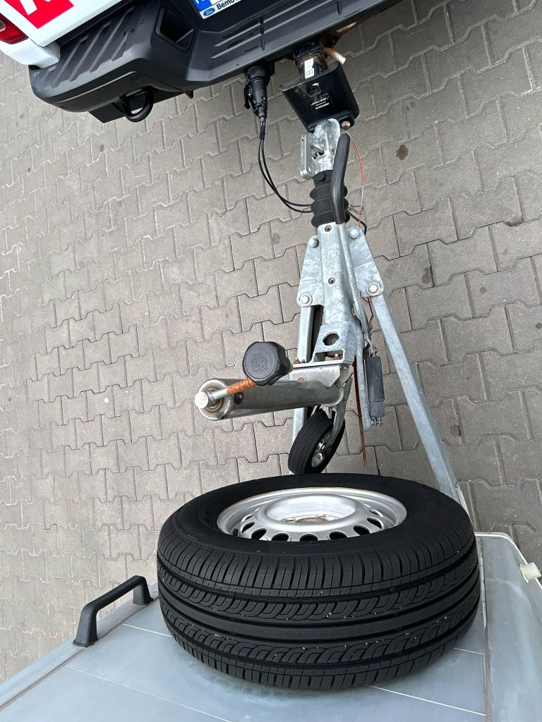 Przyczepa do przewozu koni