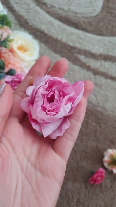 Розовые пионы, головки цветов. Искусственные цветы