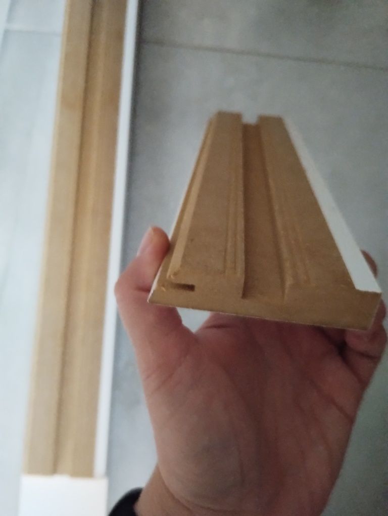Listwa mdf biała przypodłogowa kawałki 2,1 1,04 0,4 i 0,3 m