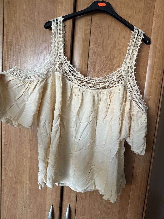 Brzoskwiniowa bluzka z odkrytymi ramionami FB Sister L