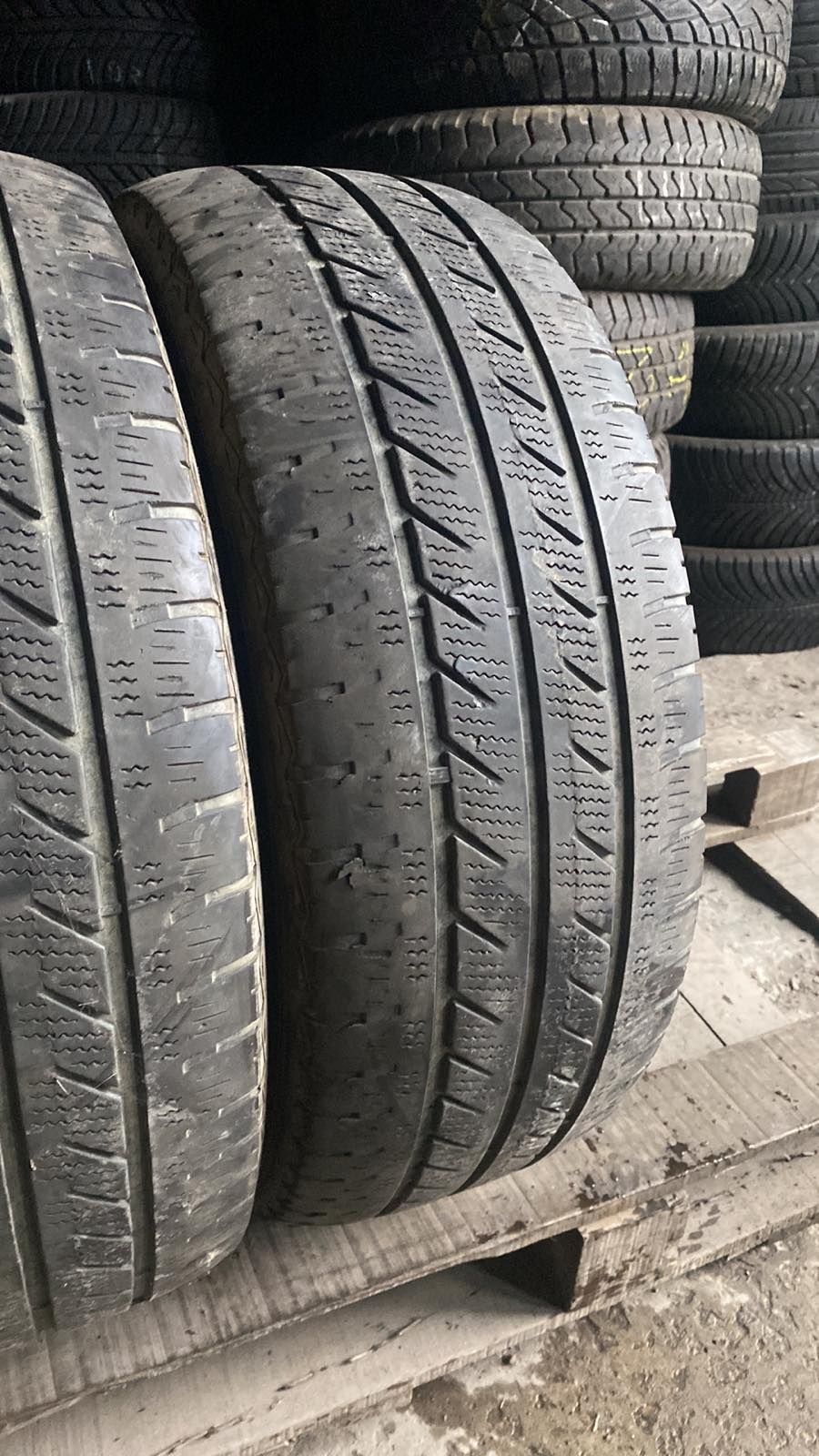 235.65.16с GoodYear 2шт БУ склад шины резина из Европы всесезон цешка