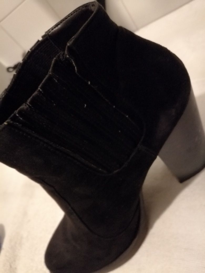 Botins em preto zara