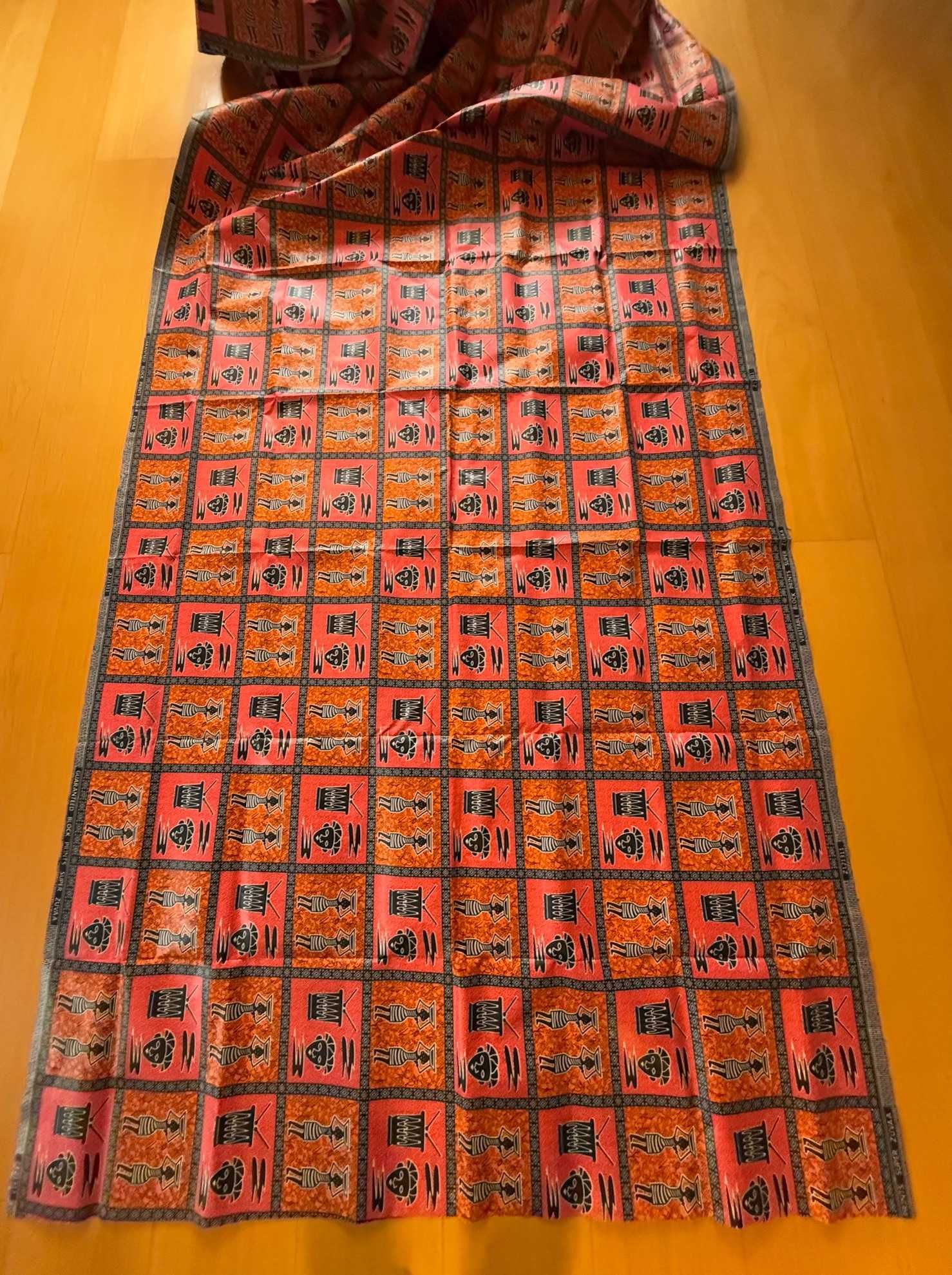 Batik w afrykańskie wzory przywieziony z Wybrzeża Kości Słoniowej