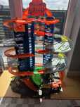 Hot wheels city mega garaż T-rex