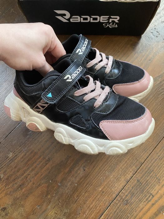 Кросівки на дівчинку