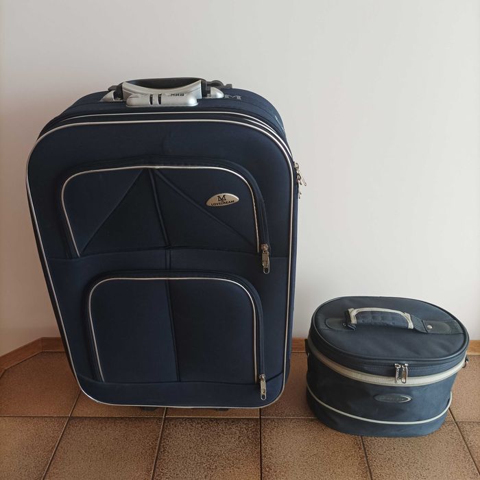 Granatowy kuferek Globtroter