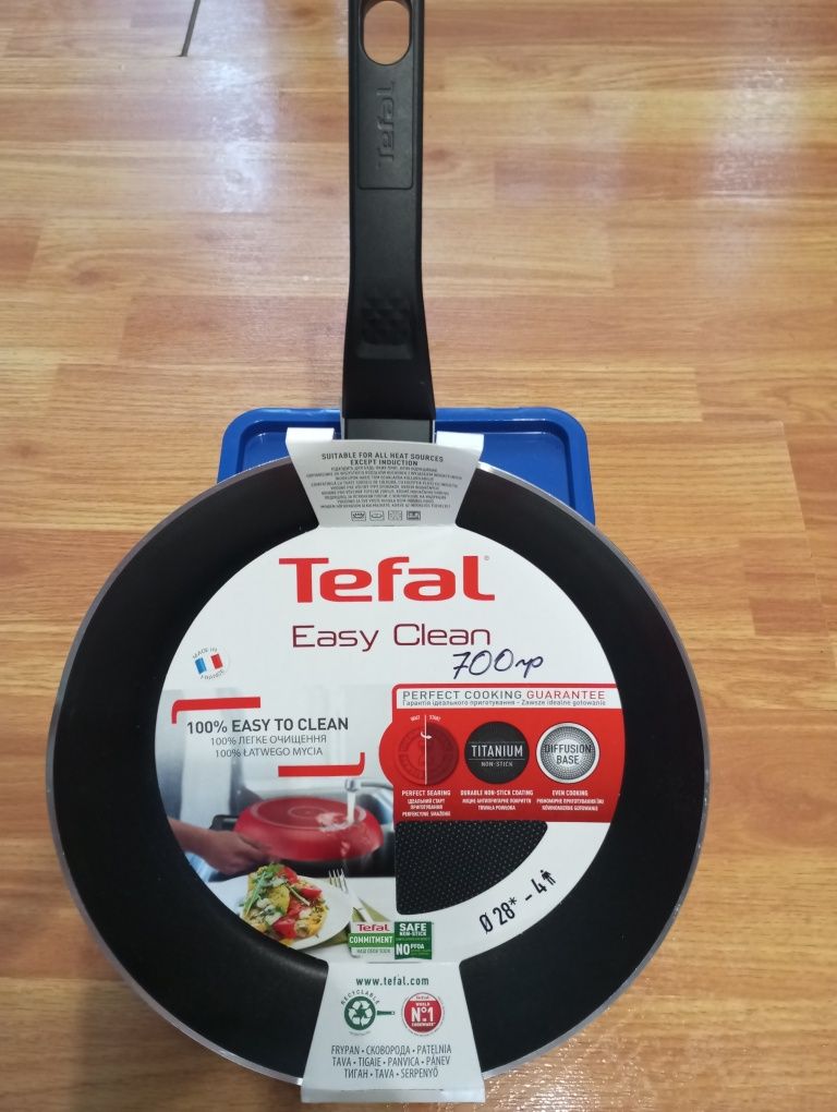 Сковорідки Tefal.