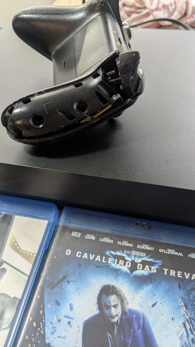 XBOX ONE X 1TB + Jogos  + Filmes BLU-RAY