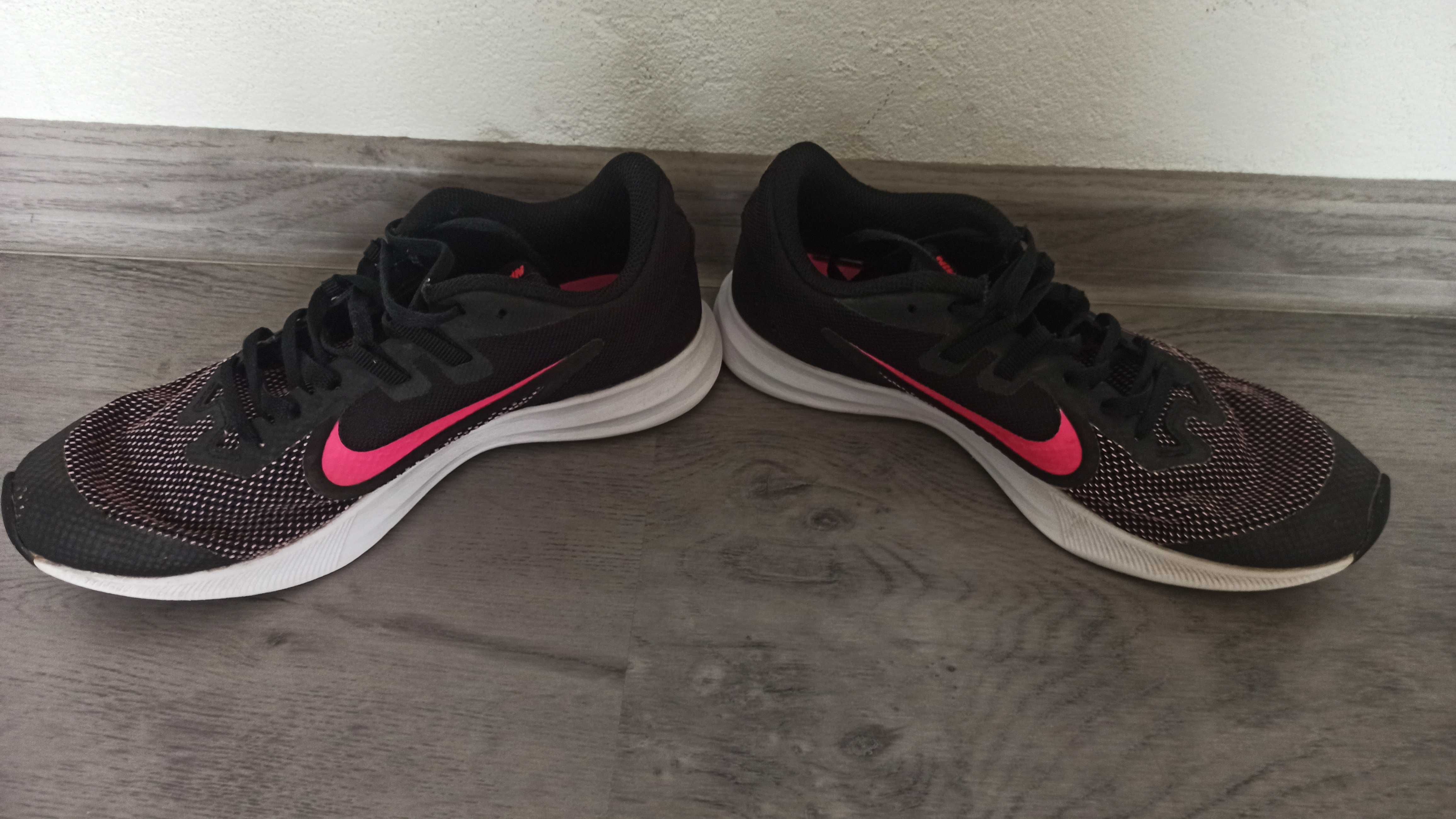 Damskie buty Nike, rozmiar 38