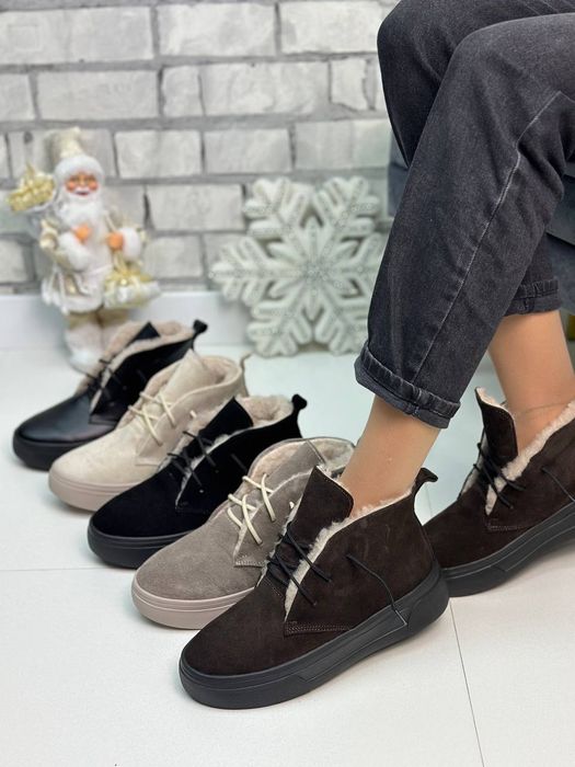 Жіночі шкіряні зимові черевики в кольорах