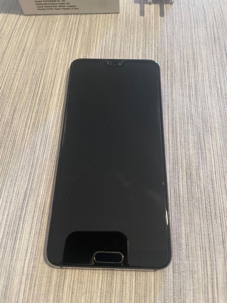 Vendo Huawei P20 Pro Twilight.