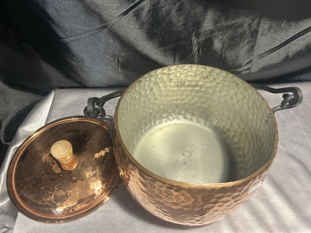 Miedziany Garnek Młotkowany z Pokrywką – 3,3 Litra, Kuta Rączka