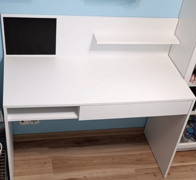 Sprzedam białe biurko Magnet