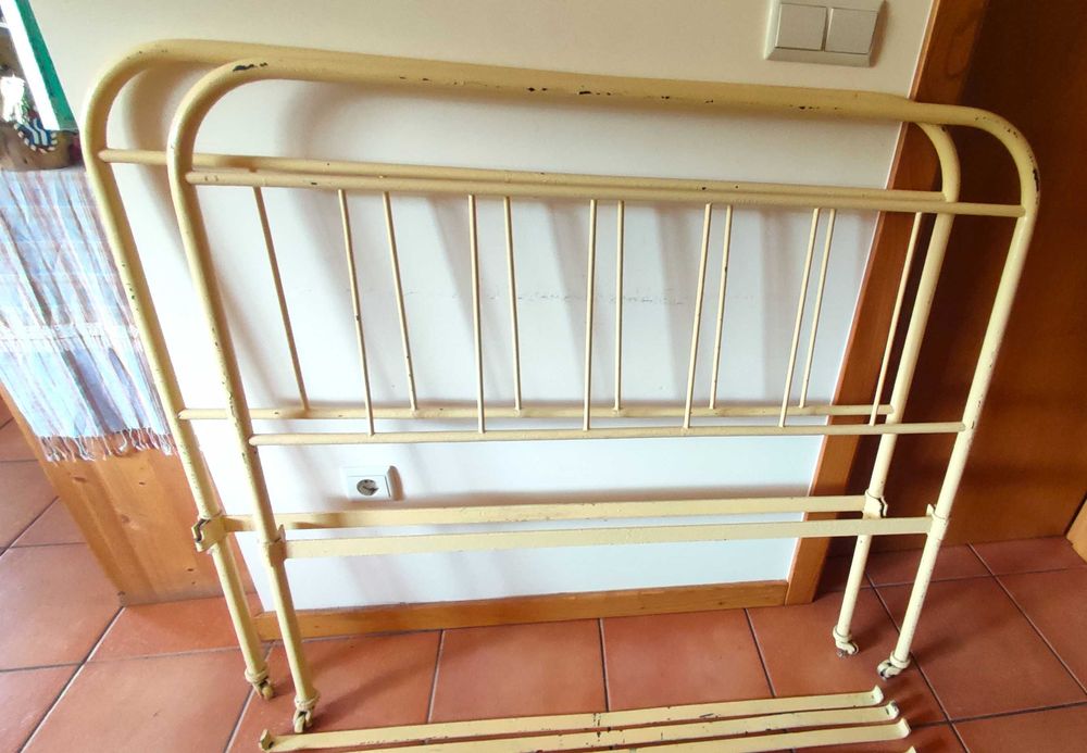 Cama de Ferro Antiga – Vintage