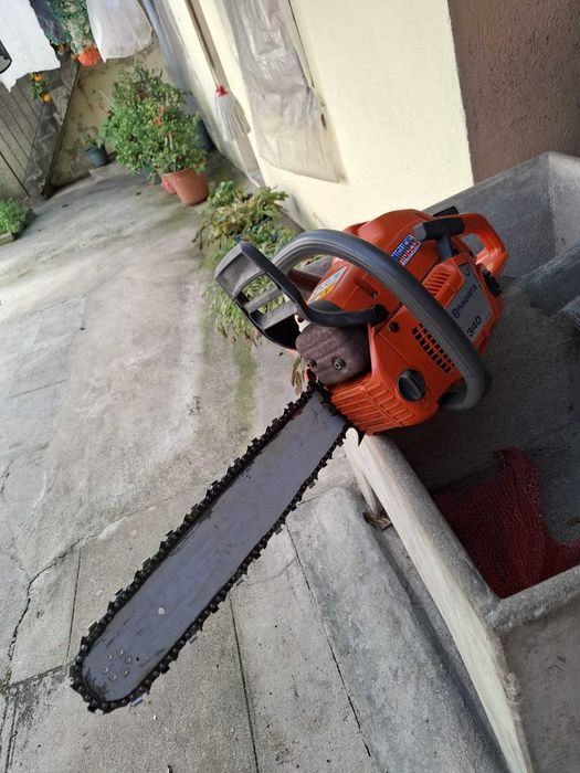 Motoserra Husquevarba 340 praticamente novo com manutenção em dia