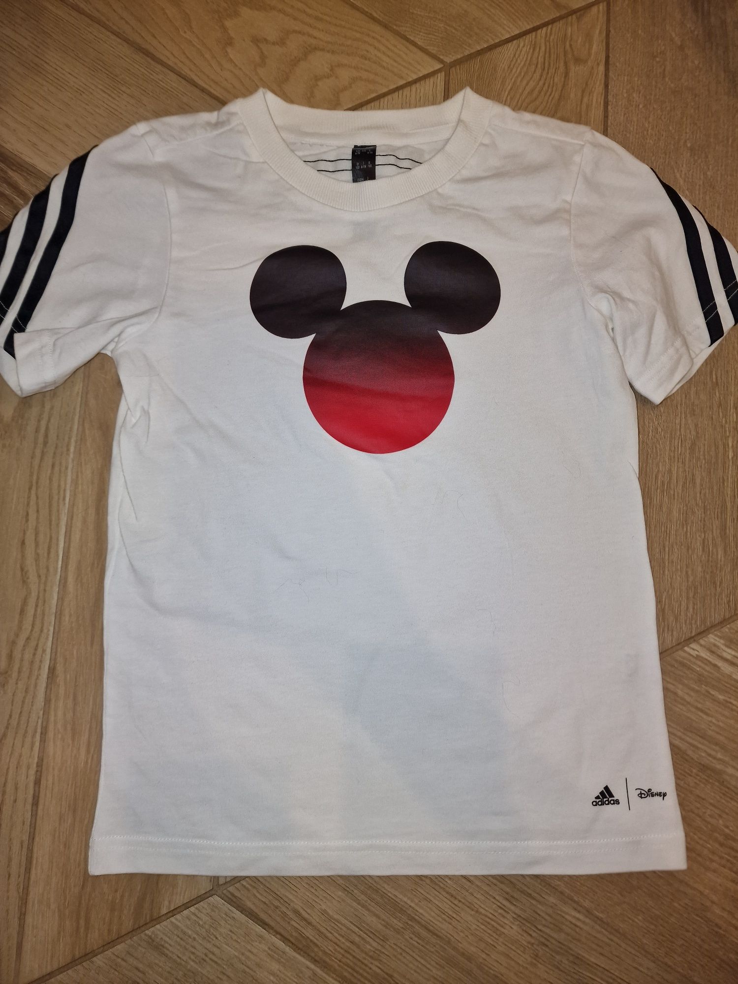 Nowy komplet Adidas disney Mickey 122 bawelniane spodenki i t-shirt