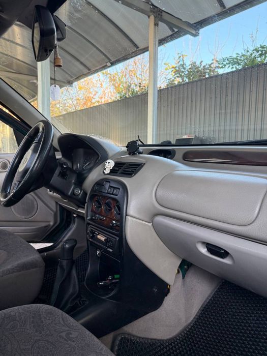 Продам Rover 200(214l)