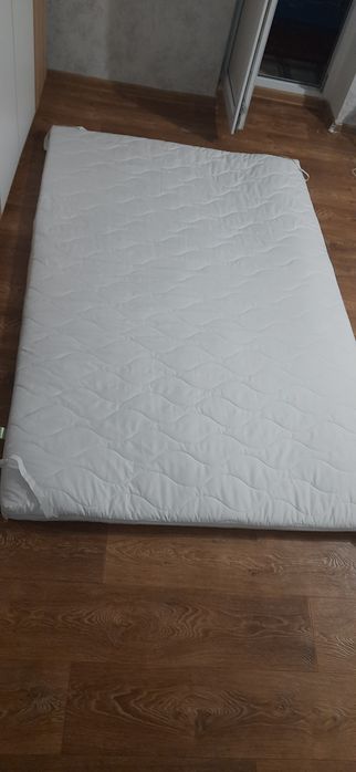 Тонкий матрац - топер на ліжко, диван
