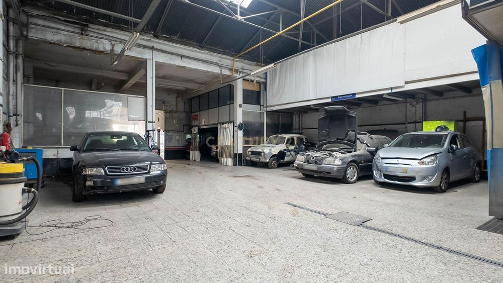 Loja/Armazém à Venda com 688 m² junto ao Alto de São João, Lisboa