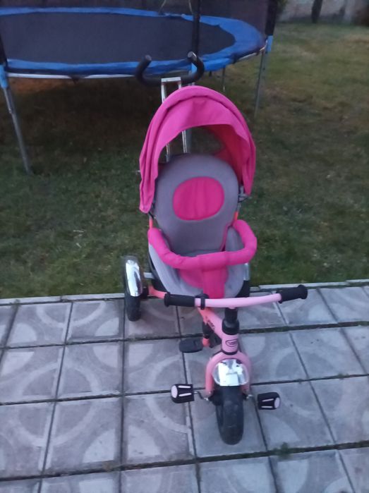 Велосипед-коляска для малої дитини.