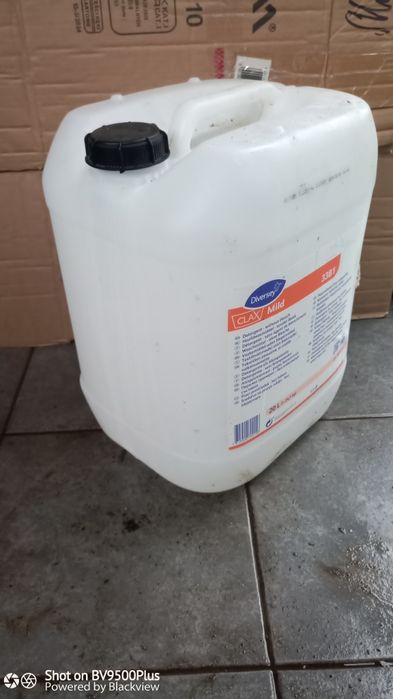 Продам каністри на 20л. Пластмасові.