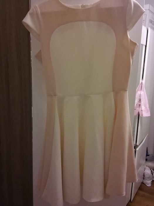 Sukienka w kolorze biało-różowym (pudrowy róż)