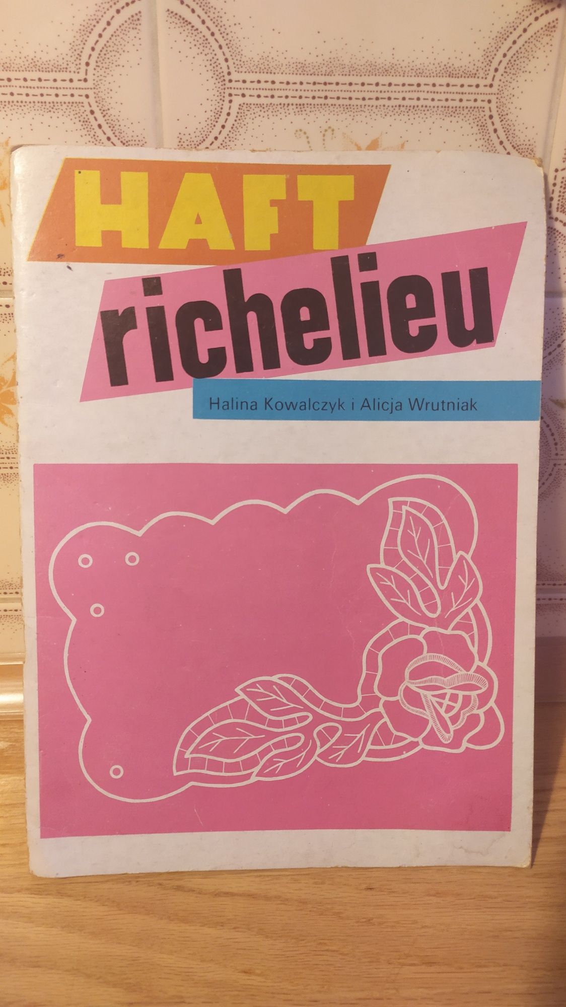 Haft richelie Halina Kowalczyk i Alicja Wrutniak 1989