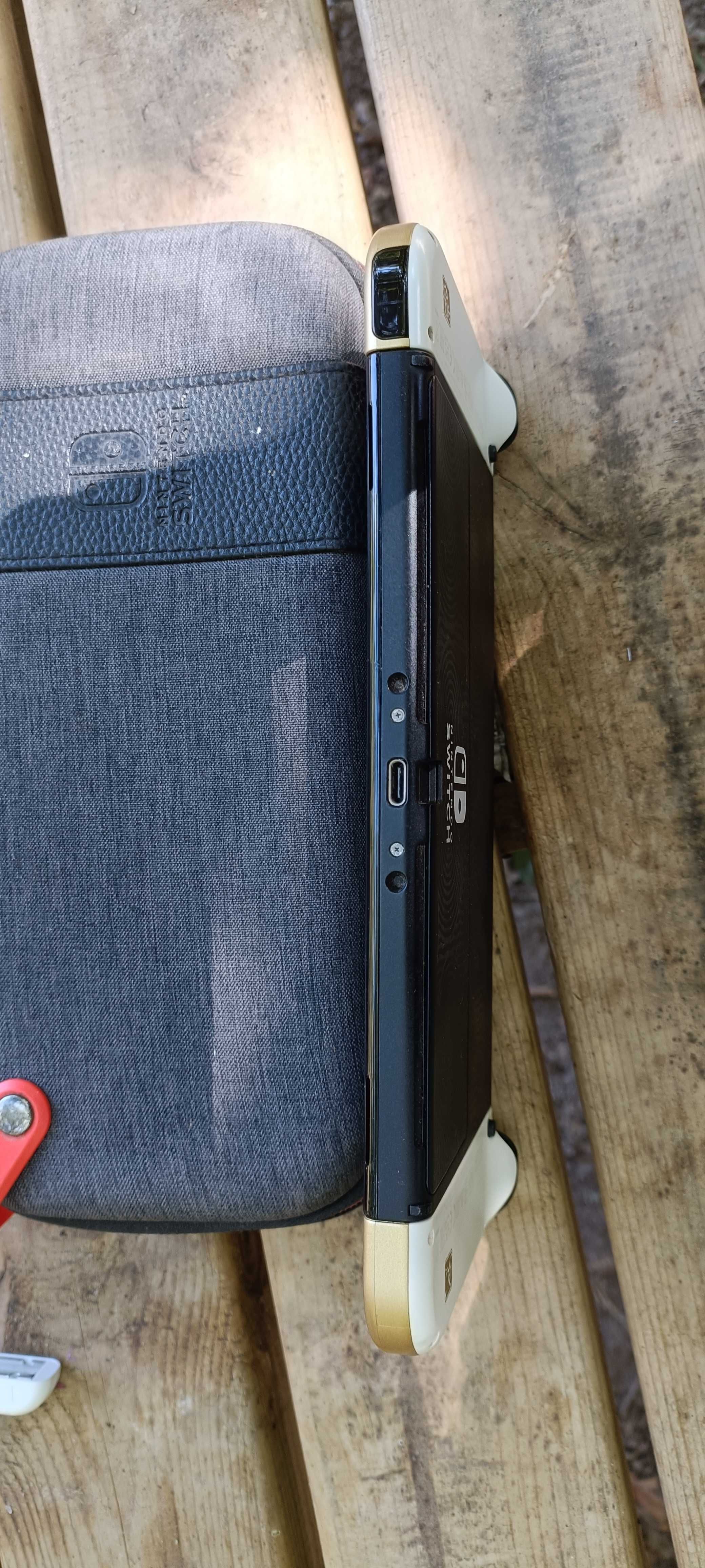 Nintendo Switch OLED Zelda edition