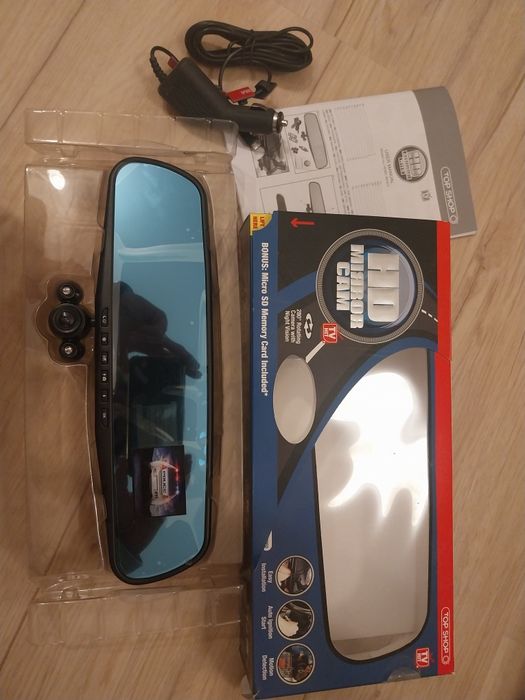 Kamera samochodowa z lusterkiem wstecznym