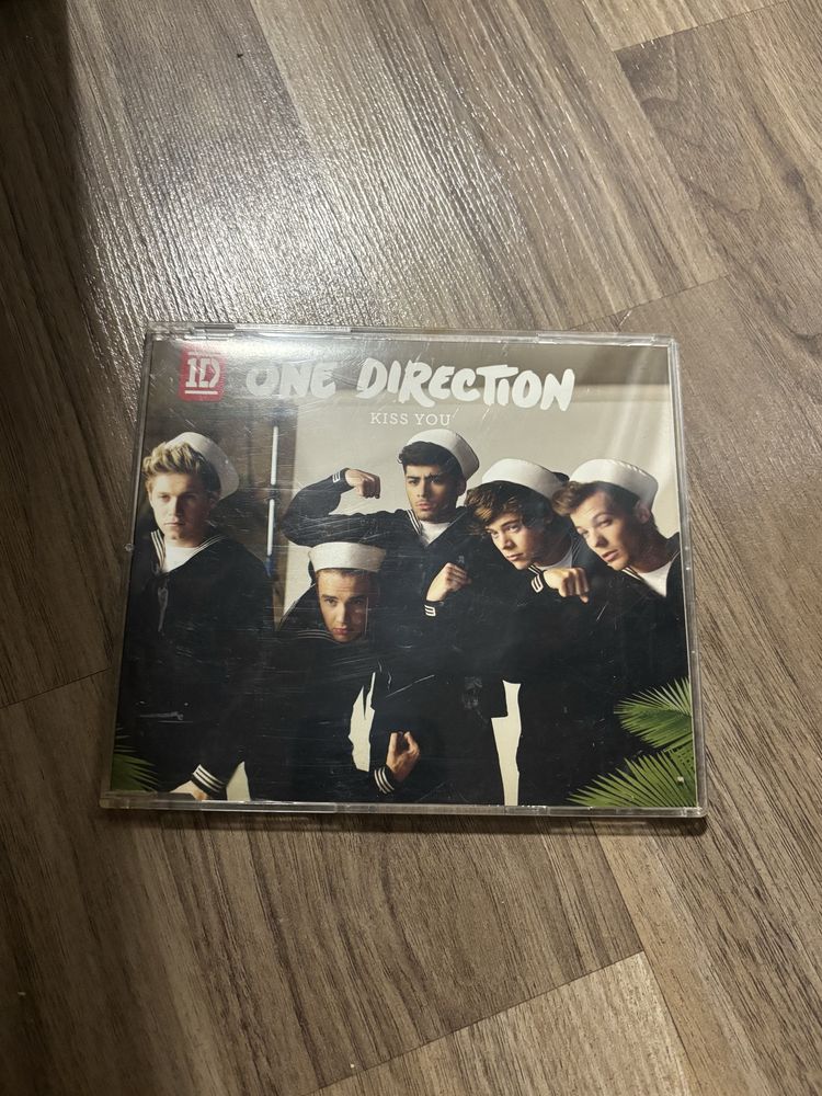 One Direction - Kiss You [CD single]