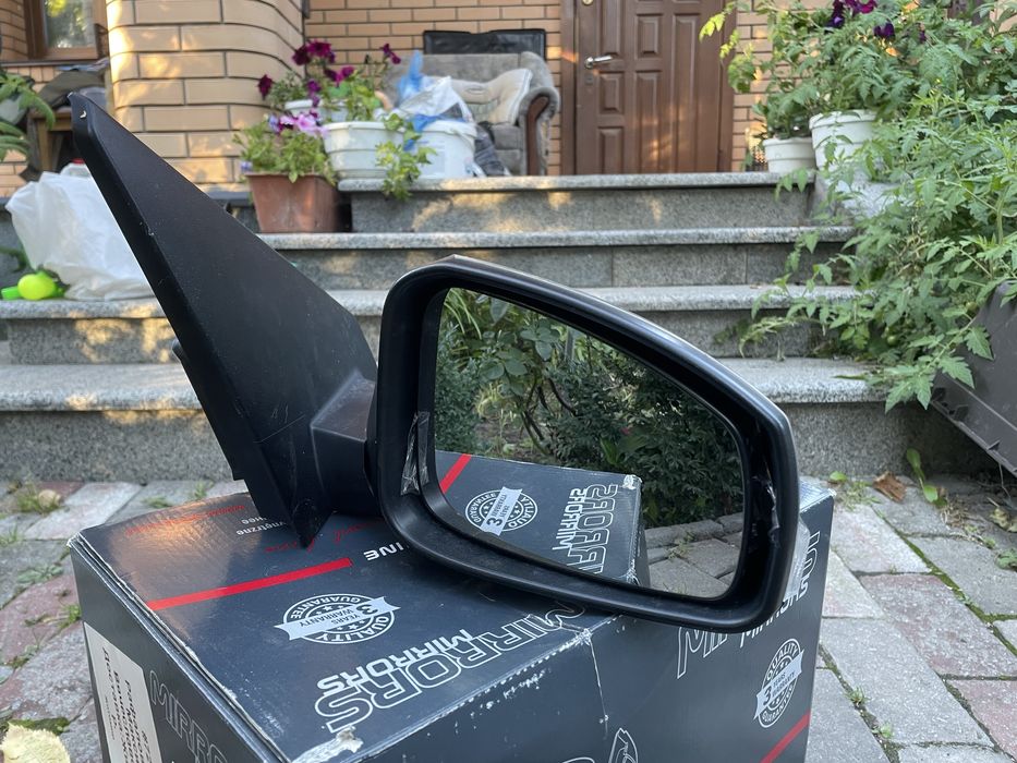 Дзеркало праве Рено Меган 3 / Renault Megane 3