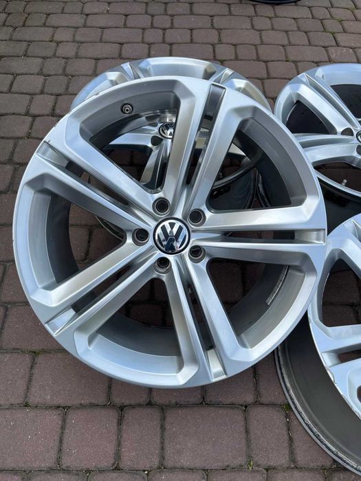 Oryginalne alufelgi Vw 5x112 19 cali Czujniki R-line Mallory Tiguan