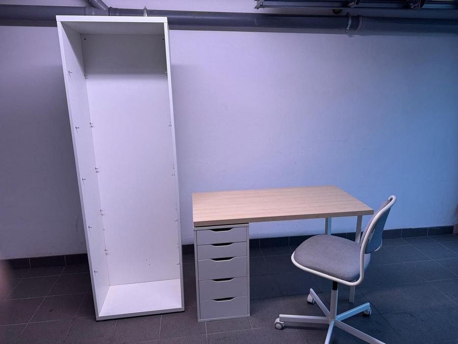 Zestaw mebli regał, biurko, krzesło, łóżko, szafki