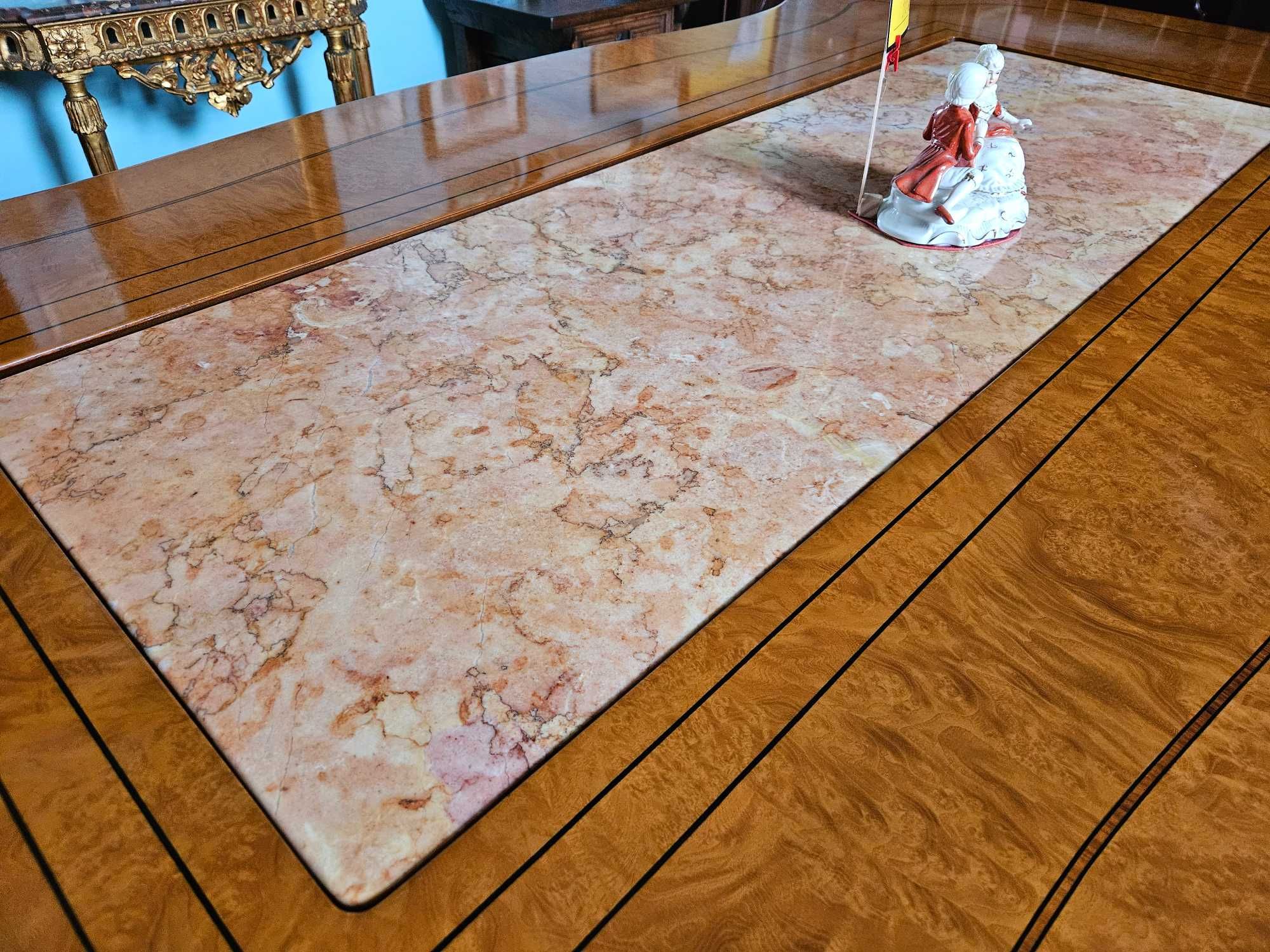 Excelente mesa de sala em madeira com centro em ped