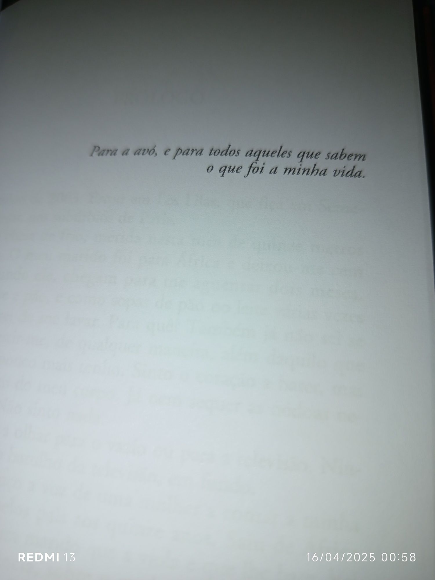 Livro de capa dura 'A minha infância roubada' de Diaryatou Bah