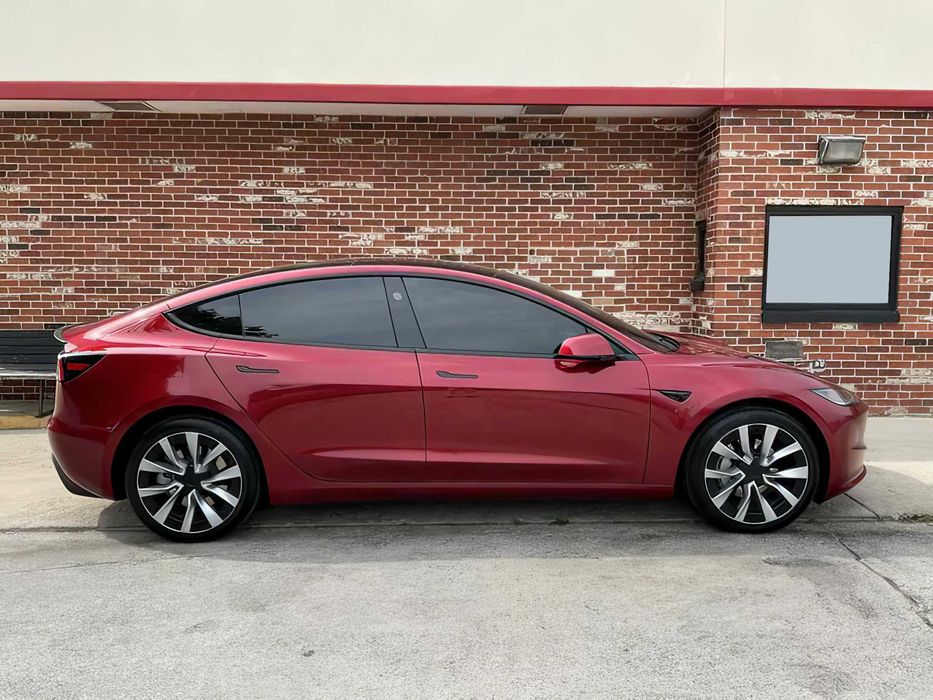 Tesla Model 3      2024