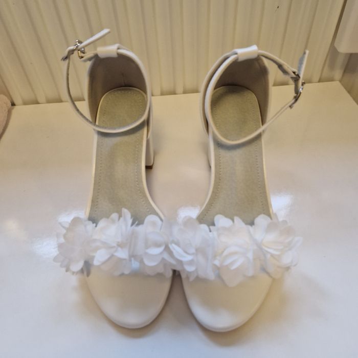 Buty ślubne nowe